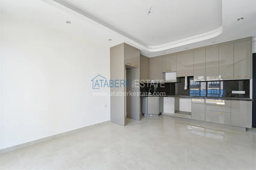 Purchase 1+1 apartment with mountain views in Mahmutlar - Saturday market area 2 