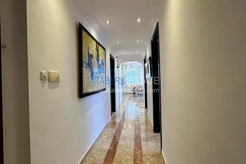 Purchase Furnished 3+1 apartment with sea view in the center of Mahmutlar 1 