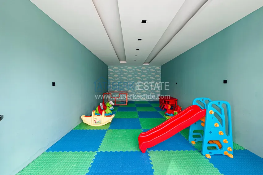 2+1 apartment with sea view in Kargicak on the beachfront 13