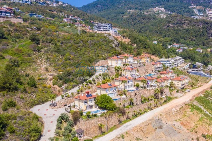 Apartment 3+1 in the Tepe area — furnished, sea view in an apart-villa. Property for a residence permit in Alanya 1 
