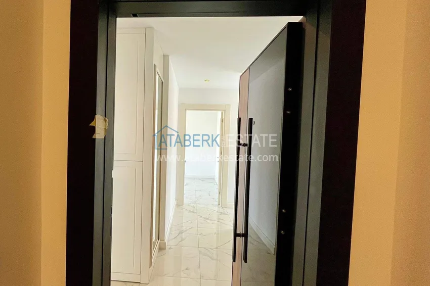 Purchase  2+1 apartment with a view in the center of Alanya, Cleopatra beach area 1 