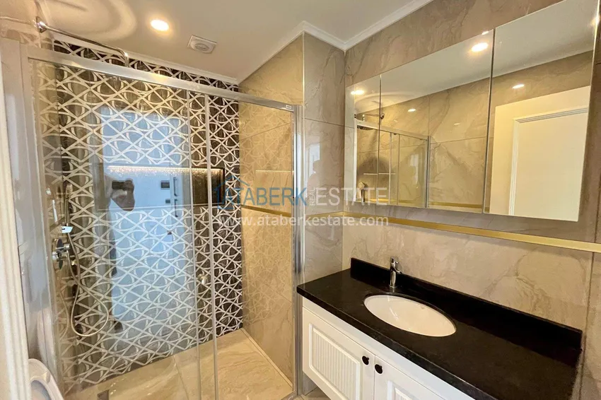 Purchase  2+1 apartment with a view in the center of Alanya, Cleopatra beach area 15 