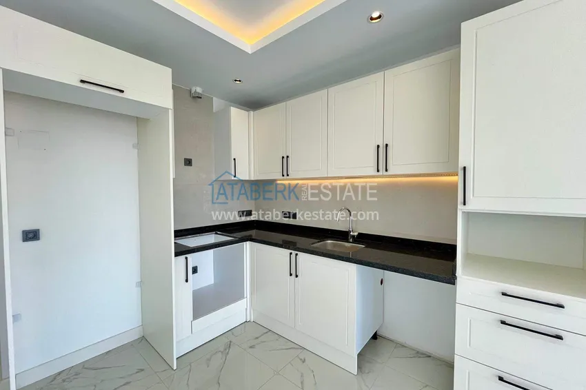 Purchase  2+1 apartment with a view in the center of Alanya, Cleopatra beach area 3 