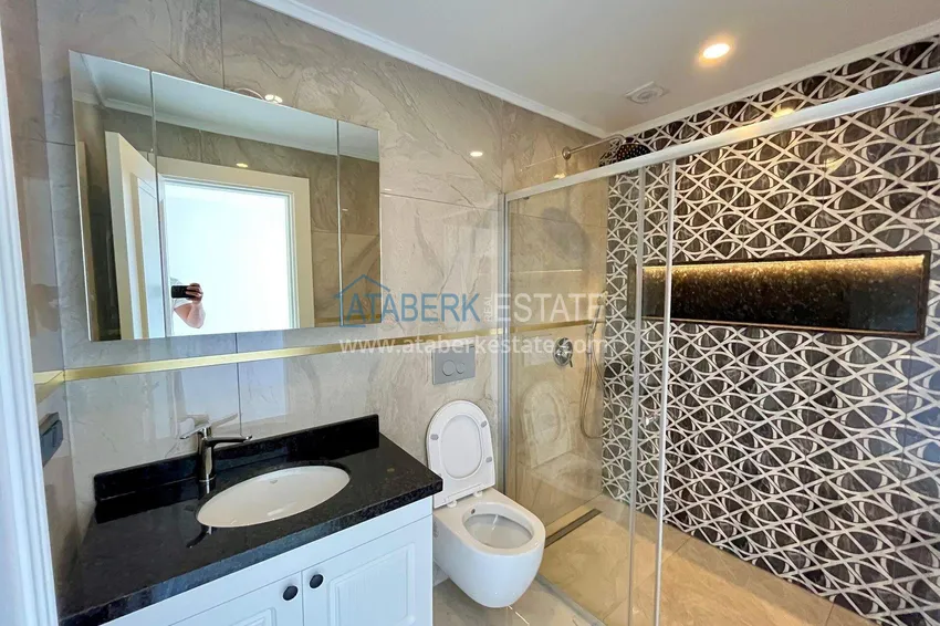 Purchase  2+1 apartment with a view in the center of Alanya, Cleopatra beach area 9 