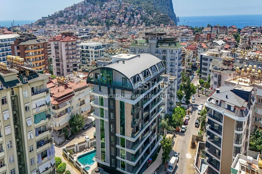 Real estate from the developer! Residential complex under construction in the center of Alanya, Cleopatra beach area 1 