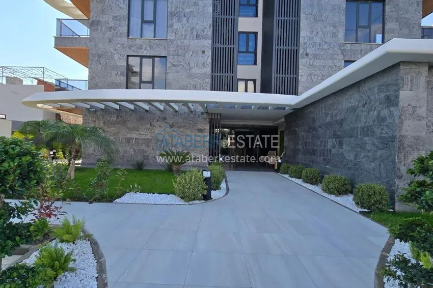 1+1 apartment overlooking the sea and the fortress on the beachfront in Kestel 27 