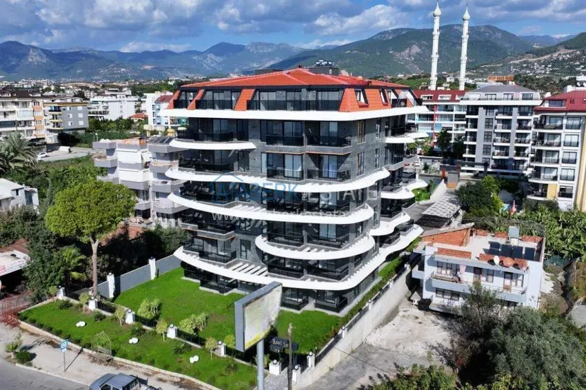 1+1 apartment overlooking the sea and the fortress on the beachfront in Kestel 2 