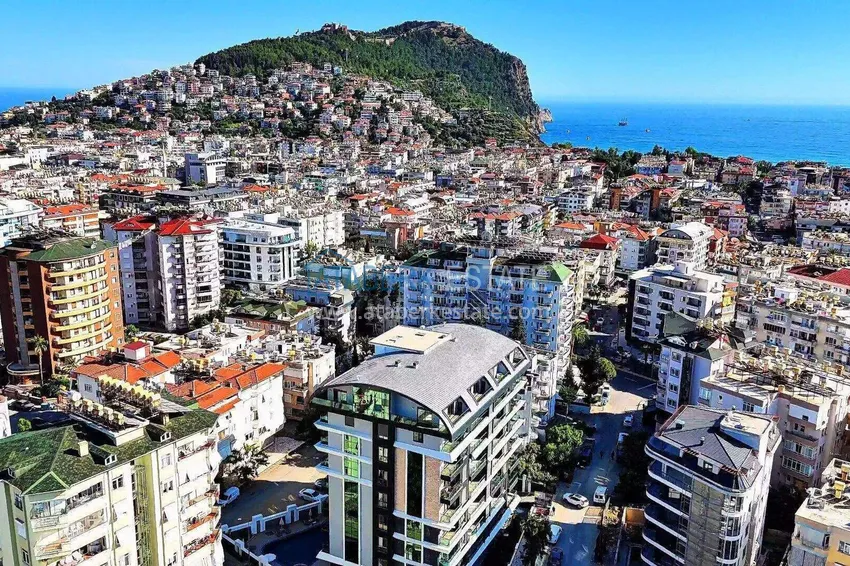 Real estate from the developer! Residential complex under construction in the center of Alanya, Cleopatra beach area 2 