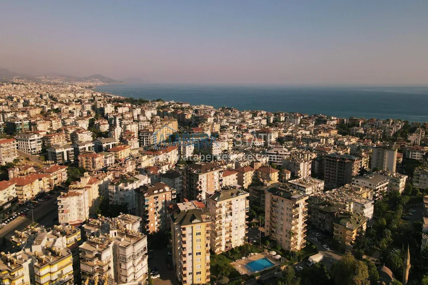 2+1 apartment 100 m² in the center of Alanya — with new furniture, 800 m to Cleopatra beach 2 