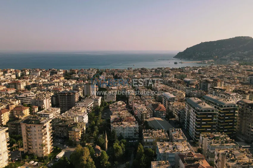 2+1 apartment 100 m² in the center of Alanya — with new furniture, 800 m to Cleopatra beach 3 