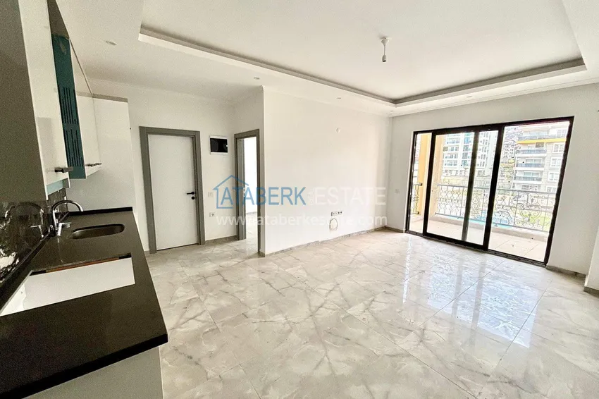 Purchase 1+1 apartment in the center of Mahmutlar - next to the Akdeniz Park shopping center and 5 minutes from the sea 2 