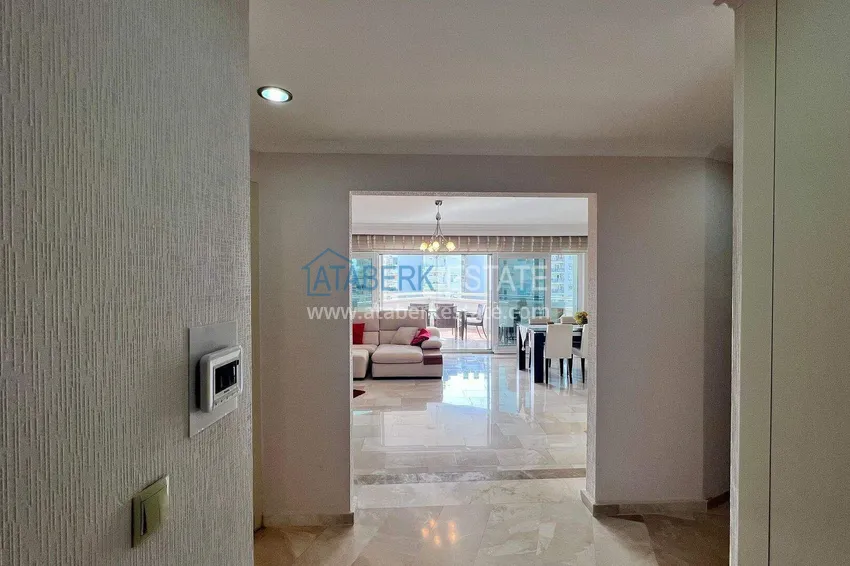 Purchase 2+1 apartment in Mahmutlar - 130 m², furnished, spacious balcony 1 