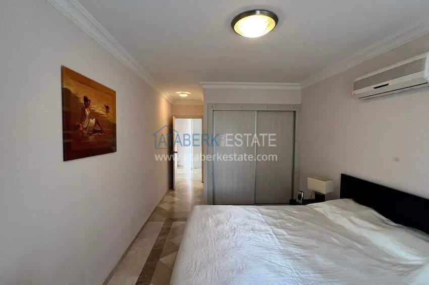 Purchase 2+1 apartment in Mahmutlar - 130 m², furnished, spacious balcony 17 