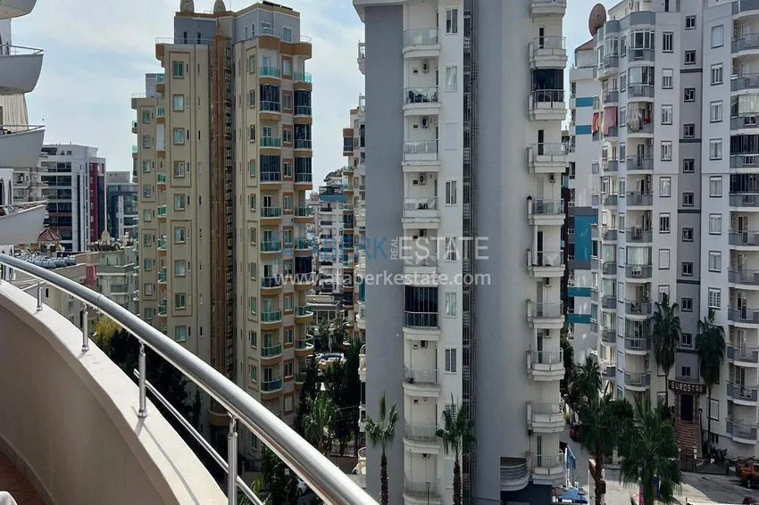 Purchase 2+1 apartment in Mahmutlar - 130 m², furnished, spacious balcony 24 