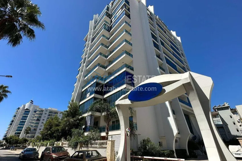 1+1 apartment in Mahmutlar - furniture, glazed balcony, sea view, 200 m to the beach 2 