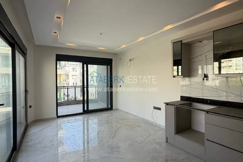 Purchase  2+1 apartment in the center of Alanya, Cleopatra beach area - short-term rent is allowed 1 