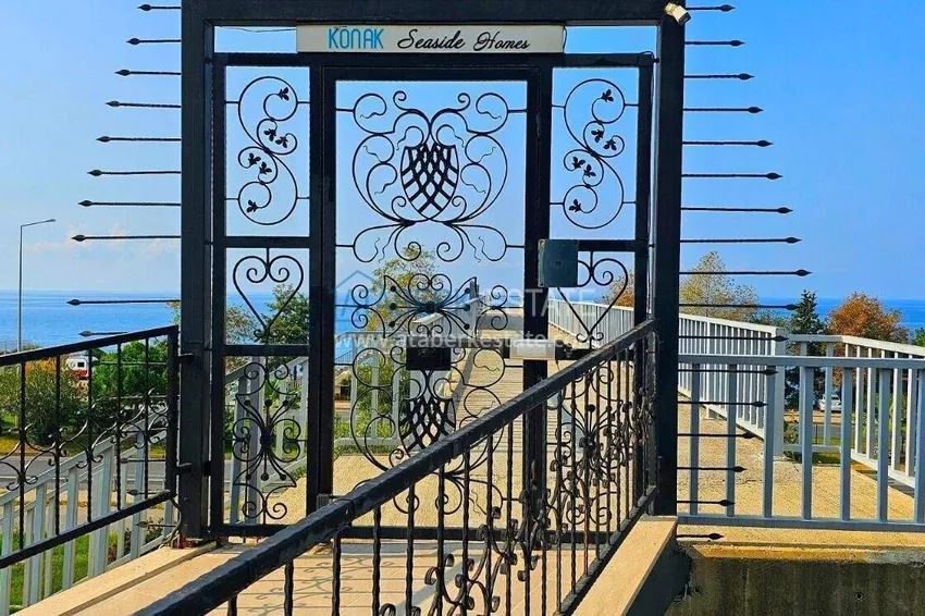 3+1 penthouse duplex in Kargicak - first line, private beach, 15-month installments 12 