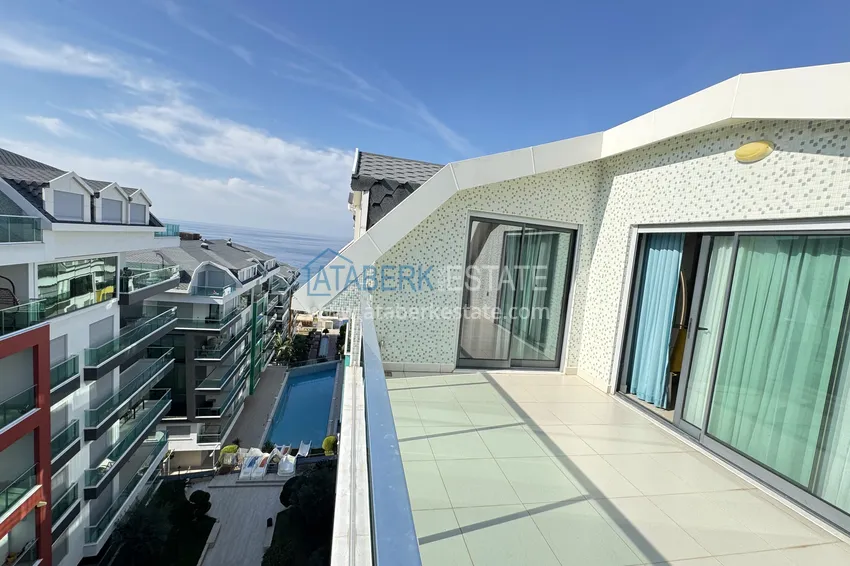 Purchase  3+1 penthouse duplex in Kargicak - first line, private beach, 15-month installments 28 