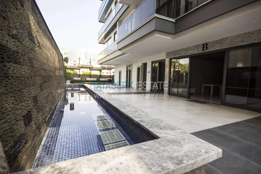 Apartment 2+1 on the beachfront in Mahmutlar — furniture, direct sea view  9 