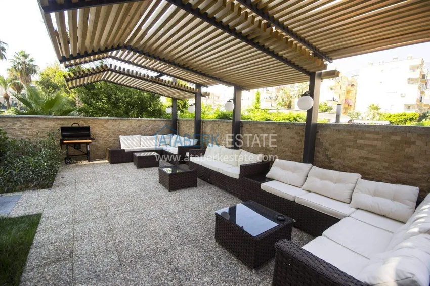 Apartment 2+1 on the beachfront in Mahmutlar — furniture, direct sea view  12 