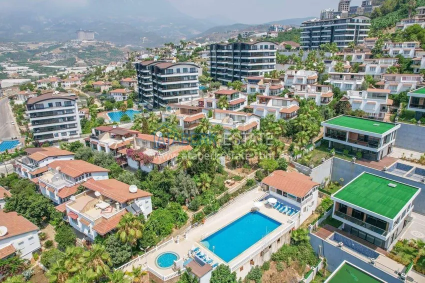 Three-storey 3+2 villa in Kargicak - sea view, furniture, surrounded by greenery 2 