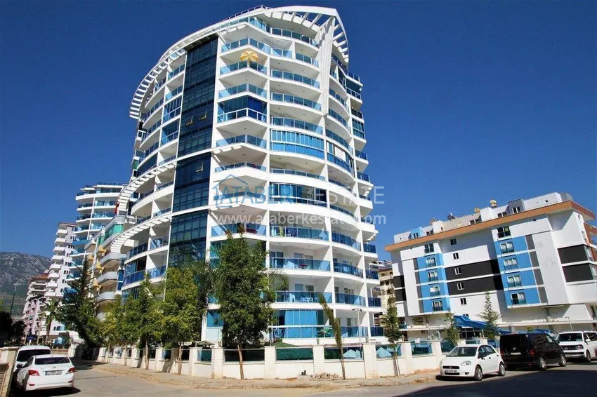 2+1 apartment 140 m2 in Mahmutlar — furniture, glazed balcony, premium complex 1 