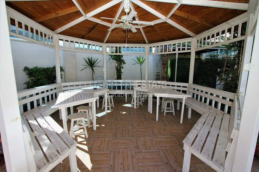 2+1 apartment 140 m2 in Mahmutlar — furniture, glazed balcony, premium complex 11 