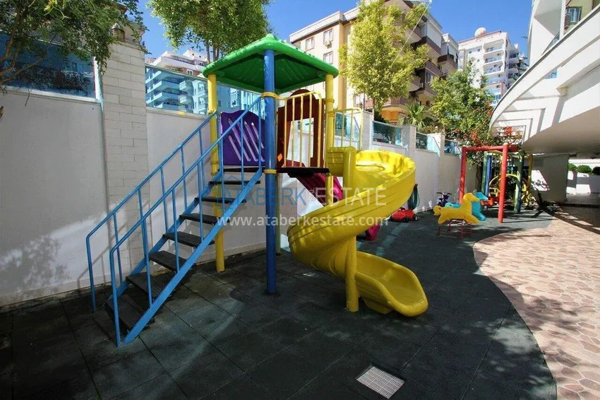 2+1 apartment 140 m2 in Mahmutlar — furniture, glazed balcony, premium complex 12 
