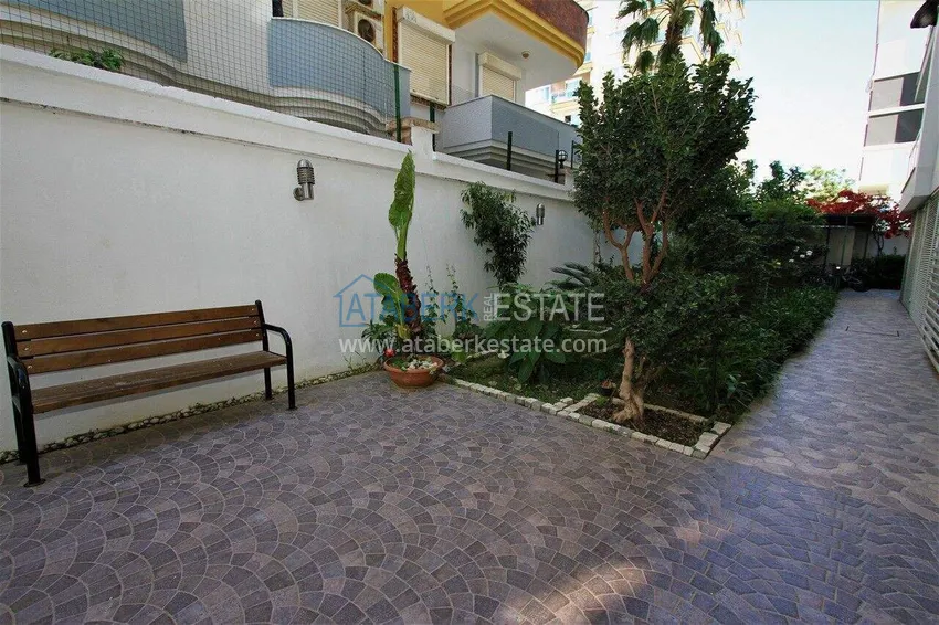 2+1 apartment 140 m2 in Mahmutlar — furniture, glazed balcony, premium complex 13 