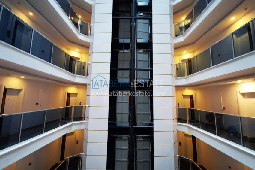 2+1 apartment 140 m2 in Mahmutlar — furniture, glazed balcony, premium complex 16 