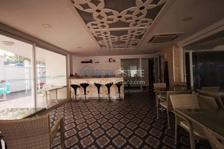 2+1 apartment 140 m2 in Mahmutlar — furniture, glazed balcony, premium complex 18 