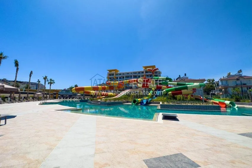 Spacious 1+1 apartment in Turkler — 80 m2 furnished by the owner, premium resort 28 