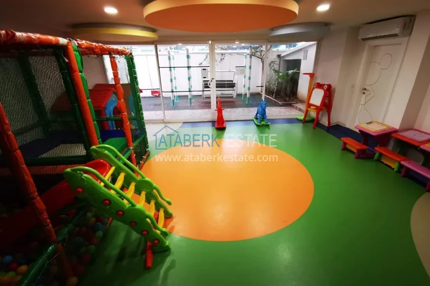 2+1 apartment 140 m2 in Mahmutlar — furniture, glazed balcony, premium complex 19 