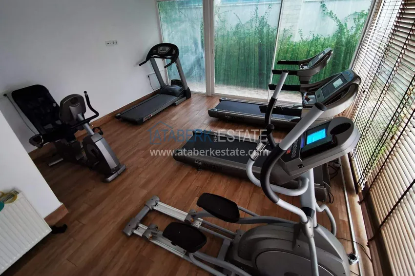 2+1 apartment 140 m2 in Mahmutlar — furniture, glazed balcony, premium complex 20 