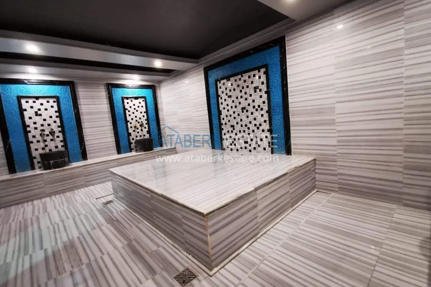 2+1 apartment 140 m2 in Mahmutlar — furniture, glazed balcony, premium complex 22 