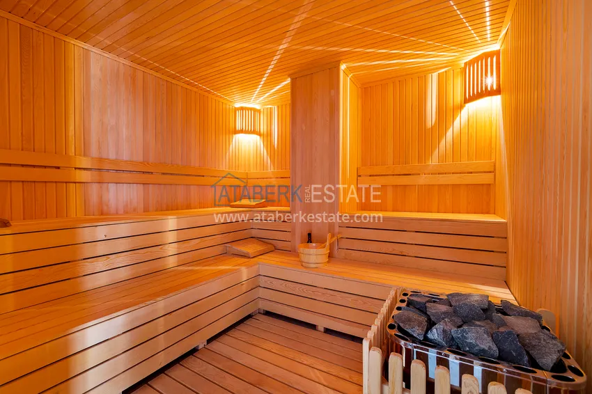 2+1 apartment 140 m2 in Mahmutlar — furniture, glazed balcony, premium complex 23 