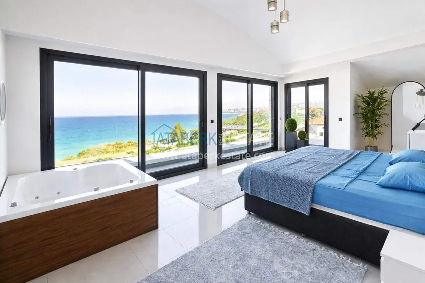 Purchase  Ultra-luxury beachfront villa in Kargicak — citizenship property in Alanya 13 