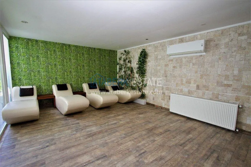 2+1 apartment 140 m2 in Mahmutlar — furniture, glazed balcony, premium complex 24 