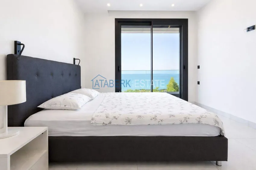 Purchase  Ultra-luxury beachfront villa in Kargicak — citizenship property in Alanya 21 