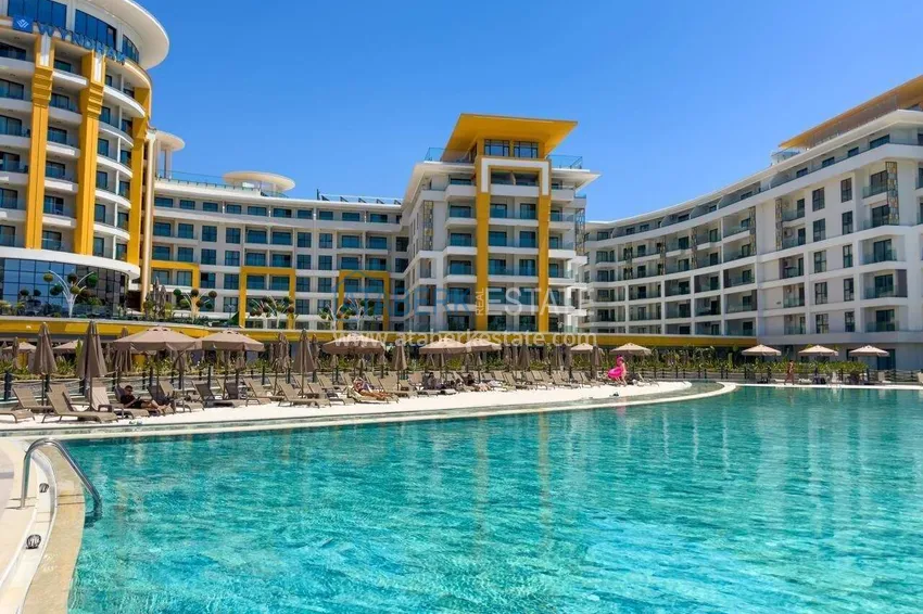 Spacious 1+1 apartment in Turkler — 80 m2 furnished by the owner, premium resort 18 