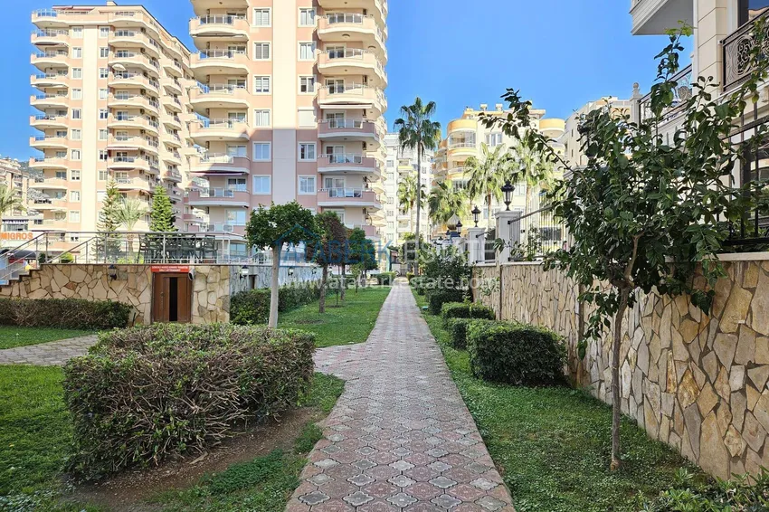 Citizenship real estate in Alanya - 2+1 apartment with sea view, Mahmutlar, first coastal 13 