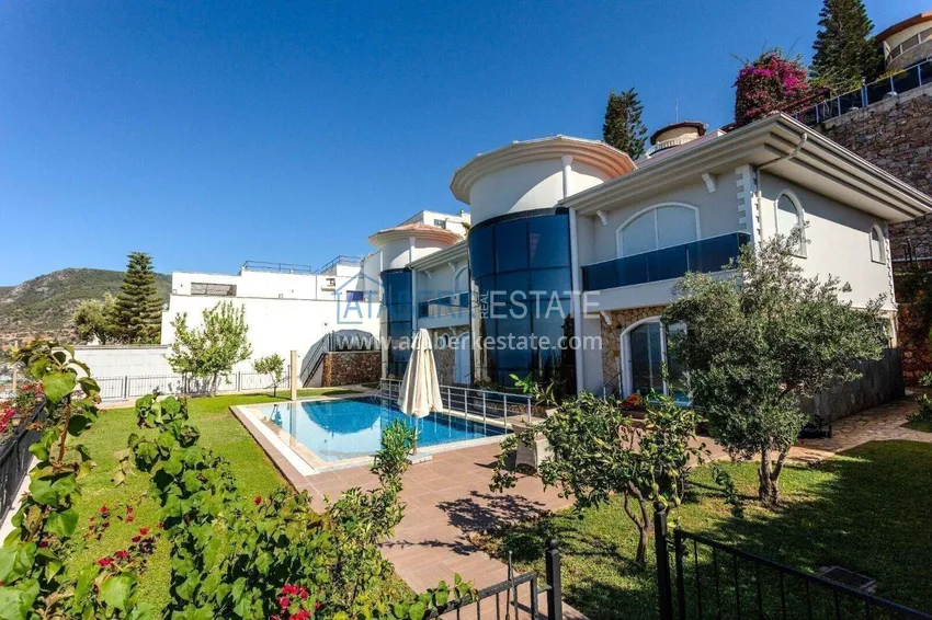 Private 5+2 villa in the center of Alanya, Bektash district — furnished and with panoramic views  1 