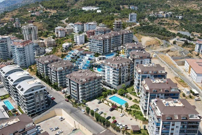 Apartment 1+1 in Alanya with sea view — furniture, prestigious complex, Oba district 4 