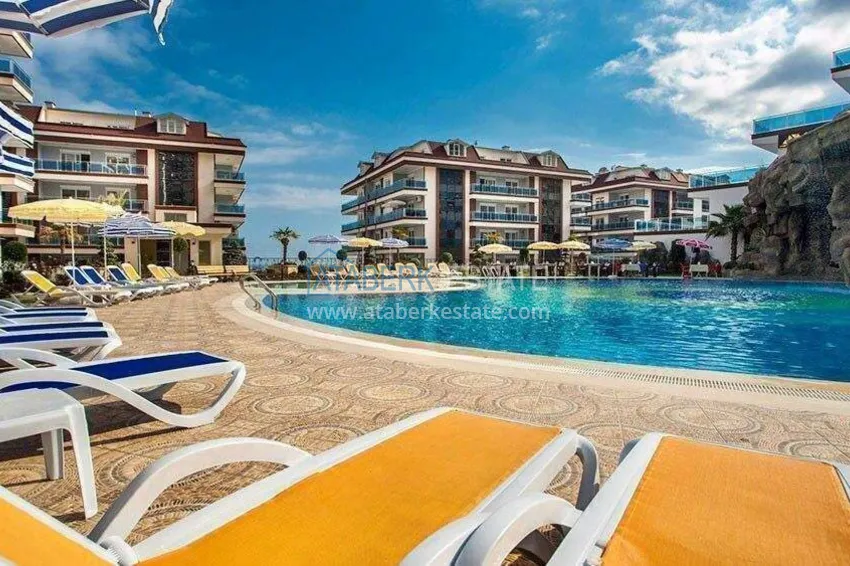 Apartment 1+1 in Alanya with sea view — furniture, prestigious complex, Oba district 9 