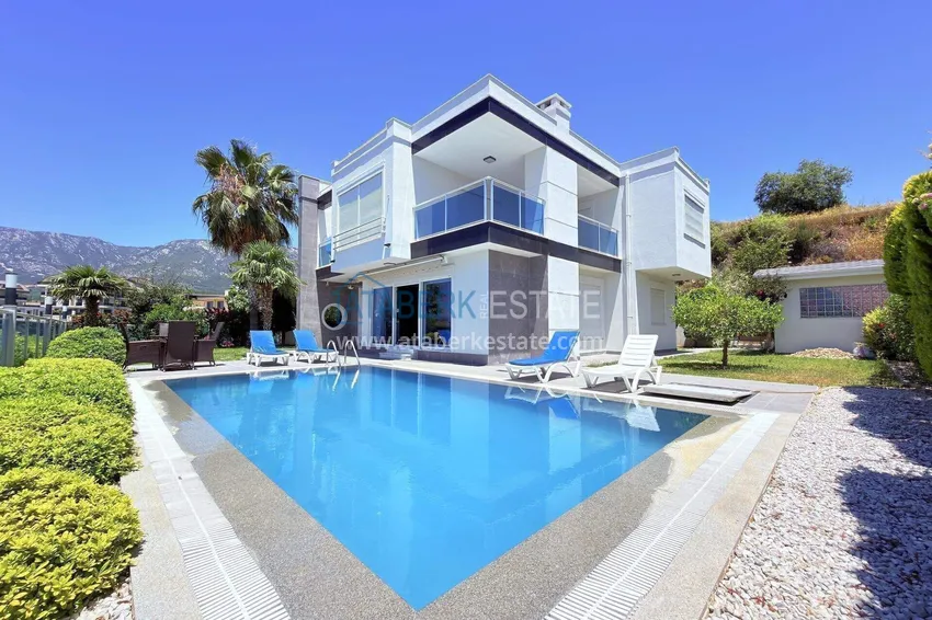 4+1 two-story private villa in Alanya — furniture, swimming pool, sea view, Kargicak district 1 