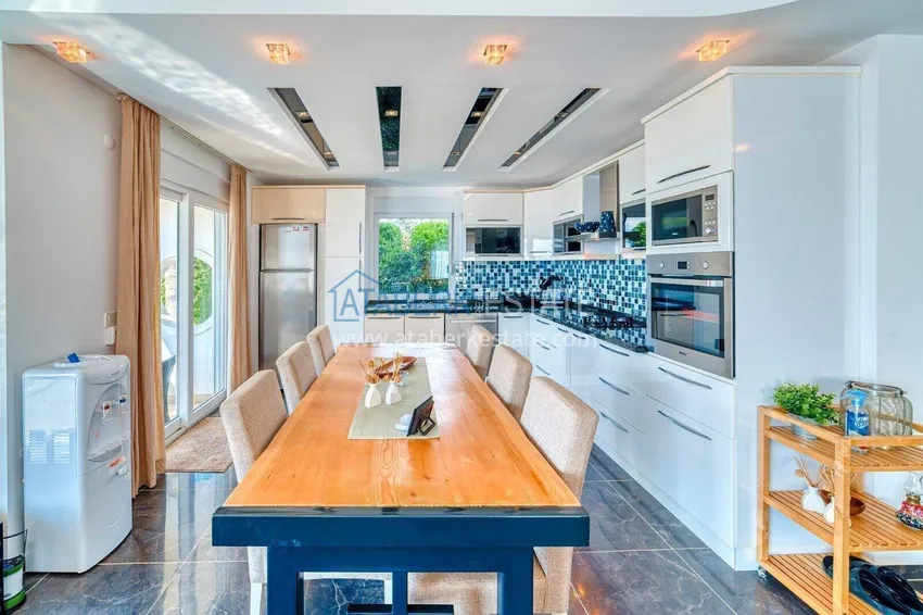 Purchase  4+1 two-story private villa in Alanya — furniture, swimming pool, sea view, Kargicak district 7 