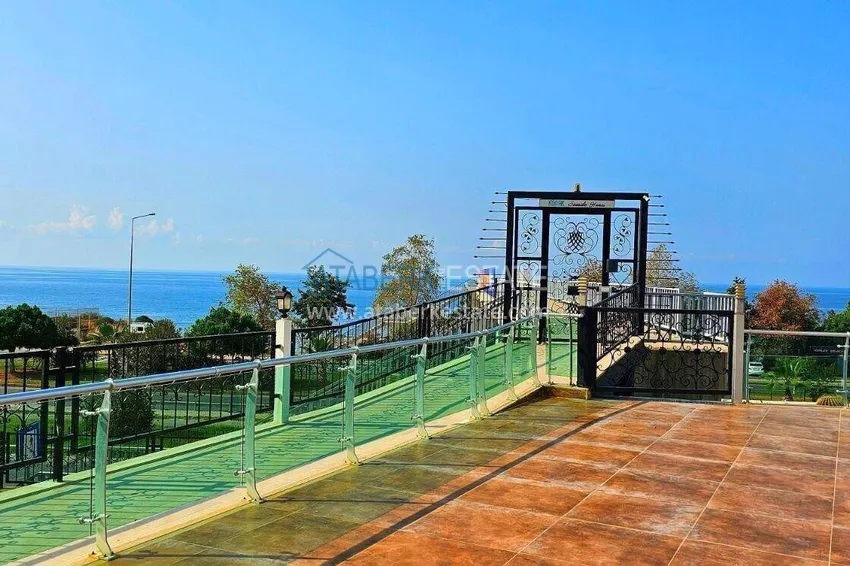 2+1 apartment on the first line in Alanya, Kargicak district — furniture, side sea view 11 