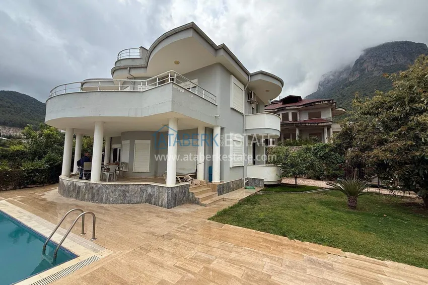 Villa in Alanya for residence permit and citizenship - detached 4+1 with pool and garden in Oba 1 