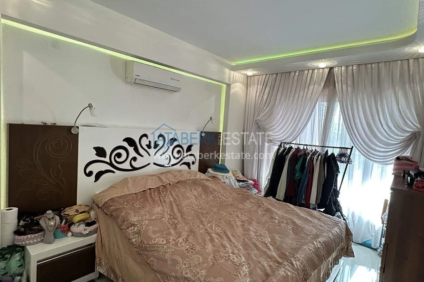 Purchase  Apartment 1+1 in the center of Mahmutlar — furniture, glazed balcony, 200 meters from the sea  15 