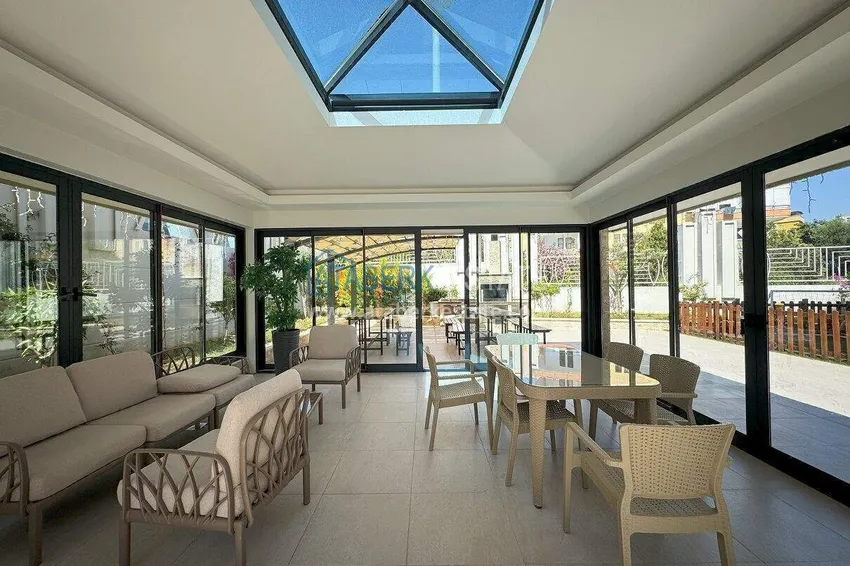 2+1 apartment in the center of Alanya, furnished in a luxury complex, Cleopatra beach area  18 